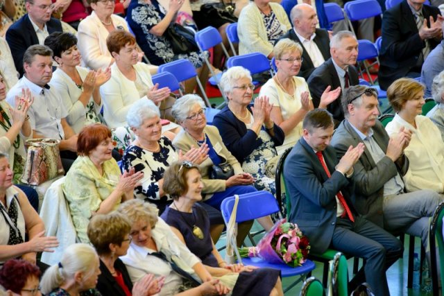 Jubileusz 100-lecia Szkoły - „Wspomnień czar” - część artystyczna podczas uroczystych obchodów Jubileuszu Szkoły